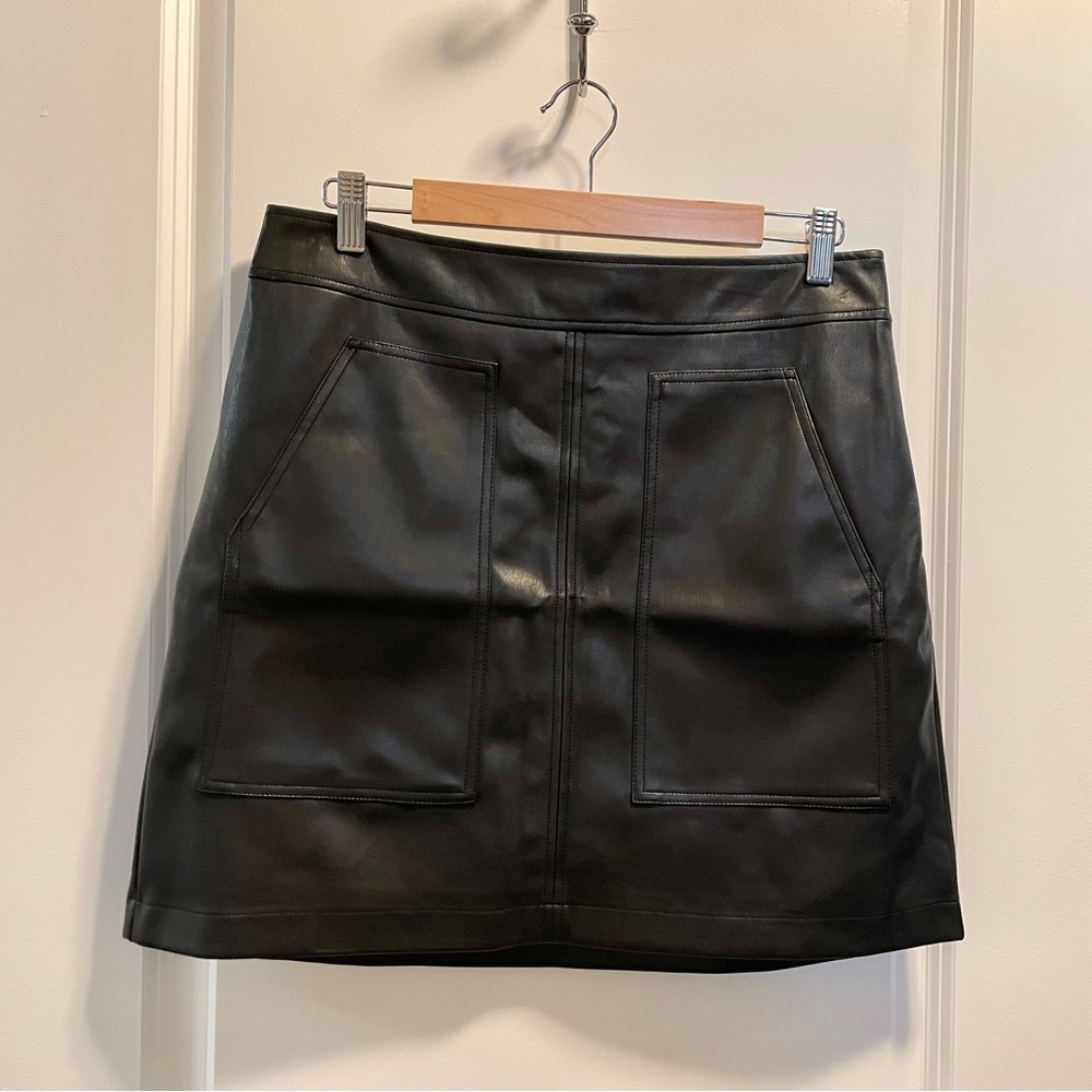 S A L E !!!! NWT LOFT Faux Leather Pocket Shift Skirt, Size 8.